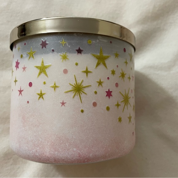 BBW Bath & body works Land of Sweets 3 wick scented candle - Picture 2 of 5